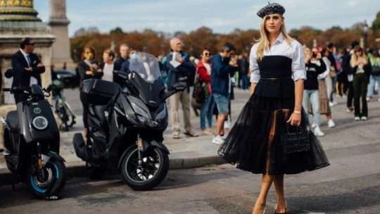 Street style на Неделе моды в Париже весна-лето 2022